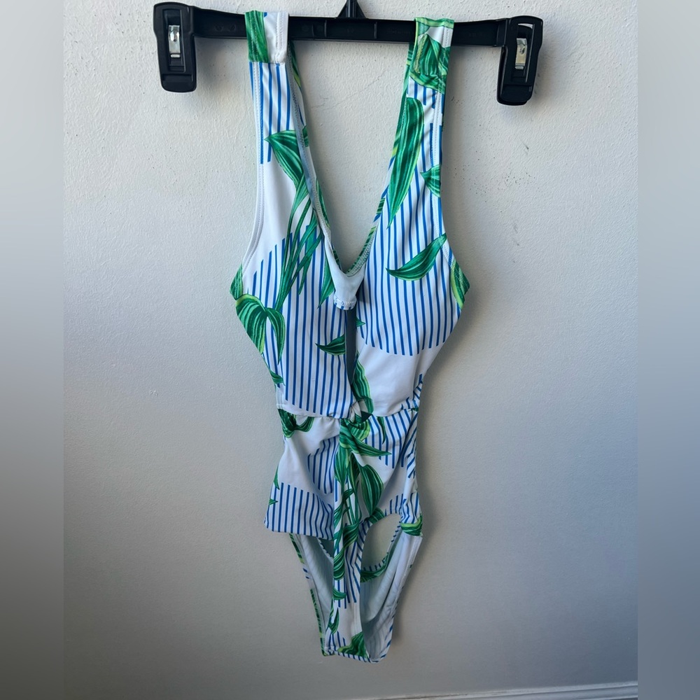SHEIN Cutout One Piece Bathing Suit